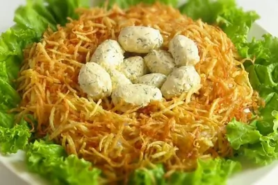 Салат с курицей «Гнездо глухаря»