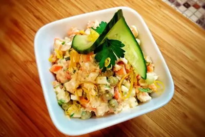 Салат «Оливье без картошки по-толстовки»