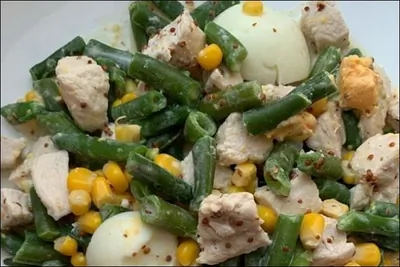 Салат с куриной грудкой и стручковой фасолью