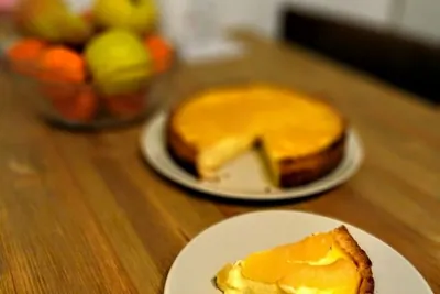 Йогуртово-лимонный торт с фруктами