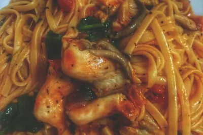 Паста с вешенками и томатами