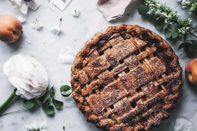 Персиковый пирог с коньяком