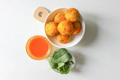 Аккра из желтого гороха с пальмовым маслом