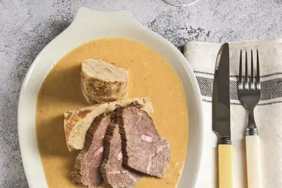 Печеное мясо в сливочном соусе