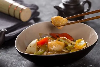 Жареный малоглазый макрурус с овощами