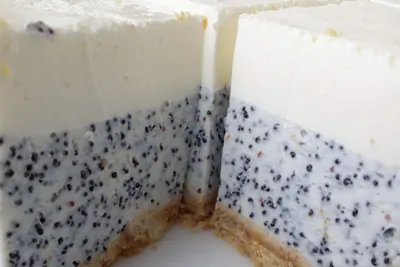 Лимонно-маковый муссовый торт