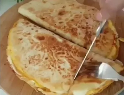 Тортилья с яйцом и сыром