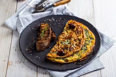 Греческий омлет со шпинатом