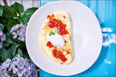 Скрэмбл с рикоттой и красной икрой