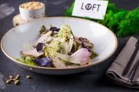 Салат с копченой уткой и сыром