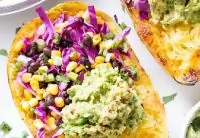 Печеная тыква с салатом из черной фасоли