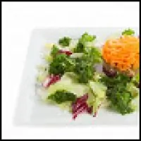 Салат с айвой, свеклой, маринованными огурцами и каперсами