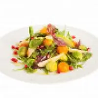 Салат с брюссельской капустой и гранатом