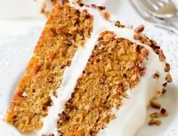 Морковный торт с орехами и изюмом