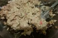 Крабовый салат с морковкой и яблоком