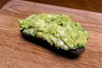 Брускетта с авокадо и сыром