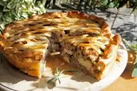 Пирог с грибами из дрожжевого теста