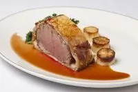 Говядина «Веллингтон» со слоеным тестом