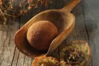 Картофельный колобок с копченым гусем