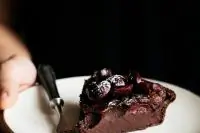 Клафути с вишней и лимонной цедрой