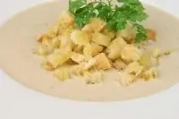 Суп-пюре из белых грибов с чесночными гренками