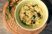 Кускус с рукколой, пармезаном и кедровыми орешками