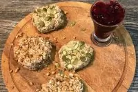 Вегетарианские лепешки из овсяной муки, банана и орехов