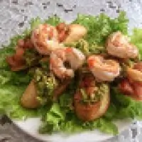 Тосты с креветками и гуакамоле