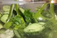 Салат из огурцов и зелени