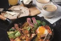 Завтрак со стейком