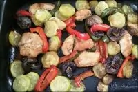 Курица с овощами в соевом соусе