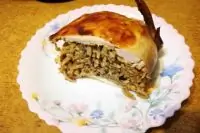 Курица, фаршированная спагетти и грибами