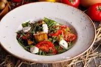 Салат с хрустящими баклажанами