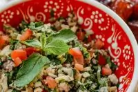 Киноа с артишоками