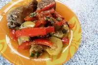 Теплый салат из кабачков и перца