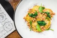 Равиоли с картофелем и рагу из кролика