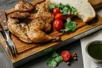 Целый копченый цыпленок