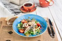 Салат со скумбрией и печеными овощами