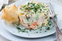 Салат с курицей и крабом