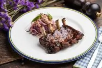 Свиные ребра терияки с коулсло