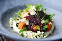 Запеченная свекла и тыква с козьим сыром и тархуном