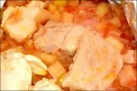 Мясо на овощной подушке в духовке