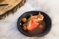 Краб с маринованным арбузом и соусом биск