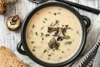 Крем-суп из шампиньонов с тимьяном и соевым соусом