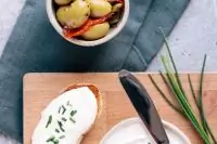 Крем-чиз из кешью с зеленым луком