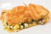 Рыбный пирог с шампиньонами и пореем