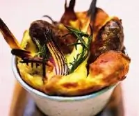 Сосиски в тесте с подливкой из красного лука