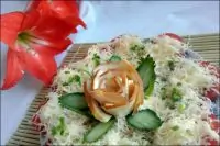 Закуска из сыра, помидоров и лука