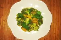 Салат из авокадо с физалисом