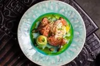 Тартар из лосося с панна-коттой из кефира и укропа, салатом из фенхеля и апельсином